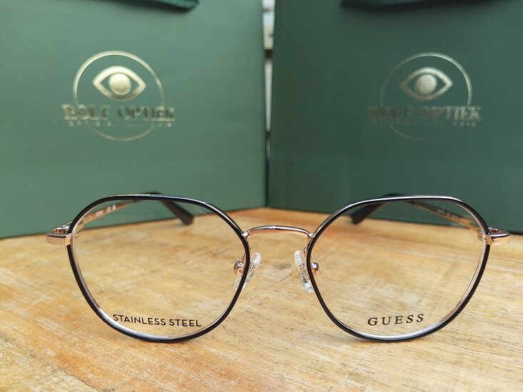 GUESS GU2724